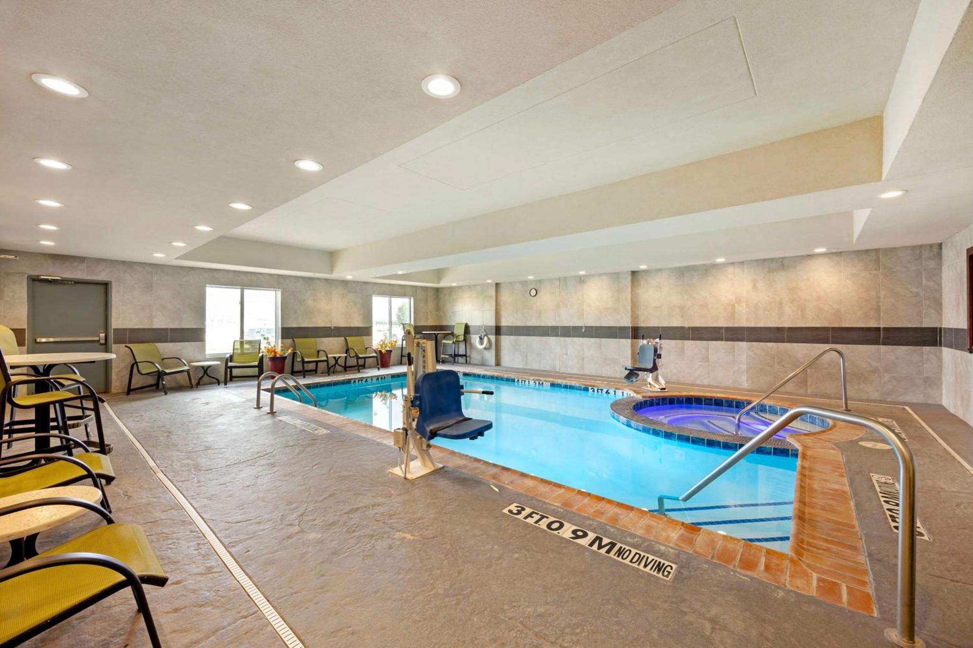 Best Western Plus Pratt Eksteriør billede